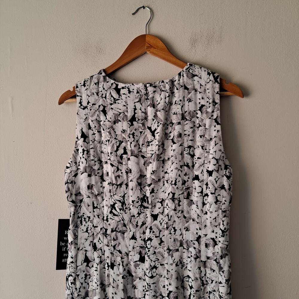 NWT Tuckernuck Andi Dress Gray Gardens Floral Pleated Midi Black & Gray Size 10 - Picture 7 of 12